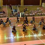 Público acompanha as apresentações da Semana Cultural no ginásio