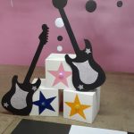 Cenário e decoração da formatura do Infantil II, com o tema Anos Dourados