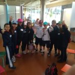 Alunos e educadoras posam para foto no Sítio São José