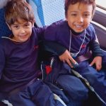 Alunos no ônibus durante a viagem ao Sítio São José