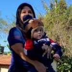 Alunos e educadoras posam para foto no Sítio São José