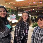 Famílias posam para foto no Arraiá do Coração