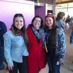 Famílias posam para foto no Arraiá do Coração