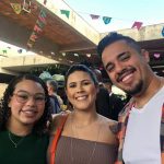Famílias posam para foto no Arraiá do Coração