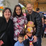 Famílias posam para foto no Arraiá do Coração