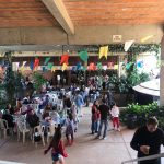 Público nas barracas e mesas do Arraiá do Coração