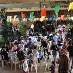 Público nas barracas e mesas do Arraiá do Coração