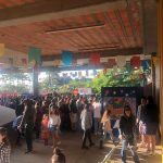 Público nas barracas e mesas do Arraiá do Coração