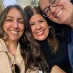 Famílias posam para foto no Arraiá do Coração