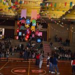 Público nas barracas e mesas do Arraiá do Coração