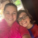 Alunos fantasiados posam para foto no Carnaval no Coração