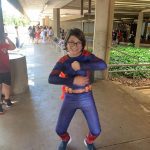 Alunos fantasiados posam para foto no Carnaval no Coração