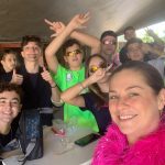 Alunos fantasiados posam para foto no Carnaval no Coração