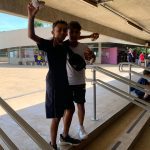 Alunos fantasiados posam para foto no Carnaval no Coração