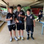 Alunos fantasiados posam para foto no Carnaval no Coração