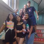 Alunos fantasiados posam para foto no Carnaval no Coração