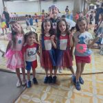 Crianças da Educação Infantil fantasiadas no Carnaval no Coração
