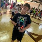 Alunos fantasiados posam para foto no Carnaval no Coração
