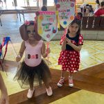 Crianças da Educação Infantil fantasiadas no Carnaval no Coração