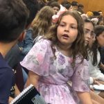 Alunos posam para foto durante o Show de Talentos