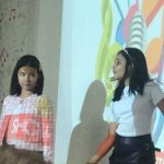 Alunos posam para foto durante o Show de Talentos