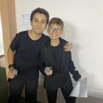 Alunos posam para foto durante o Show de Talentos