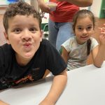 Crianças posam para foto durante o Férias no Coração