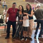 Avós e netos posam para foto na homenagem do Dia dos Avós