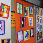 Painel com trabalhos de alunos exposto na Mostra Cultural