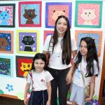 Famílias visitam a Mostra Cultural