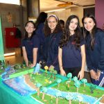 Alunos apresentam a maquete do seu projeto na Mostra Cultural