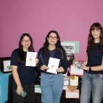 Educadoras do colégio no estande da Mostra Cultural