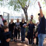 Alunos em atividade na área externa durante a Mostra Cultural