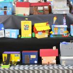 Trabalhos e objetos produzidos pelos alunos, expostos na Mostra Cultural