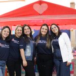 Educadoras do colégio no estande da Mostra Cultural