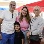 Famílias visitam a Mostra Cultural