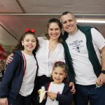 Famílias visitam a Mostra Cultural