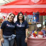 Educadoras do colégio no estande da Mostra Cultural