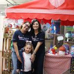 Educadoras do colégio no estande da Mostra Cultural
