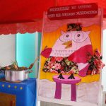 Trabalhos e objetos produzidos pelos alunos, expostos na Mostra Cultural