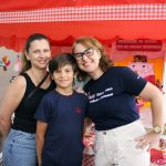 Educadoras do colégio no estande da Mostra Cultural