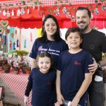 Famílias visitam a Mostra Cultural