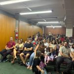 Pais e famílias reunidos no auditório do colégio durante a 1ª Reunião de Pais de 2026
