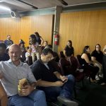 Pais e famílias reunidos no auditório do colégio durante a 1ª Reunião de Pais de 2026