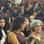 Pais e famílias reunidos no auditório do colégio durante a 1ª Reunião de Pais de 2026