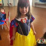 Crianças da Educação Infantil fantasiadas durante o Carnaval do Coração