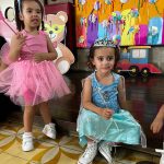 Crianças da Educação Infantil fantasiadas durante o Carnaval do Coração
