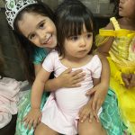 Crianças da Educação Infantil fantasiadas durante o Carnaval do Coração