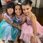 Crianças da Educação Infantil fantasiadas durante o Carnaval do Coração