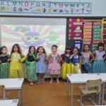 Crianças da Educação Infantil fantasiadas durante o Carnaval do Coração